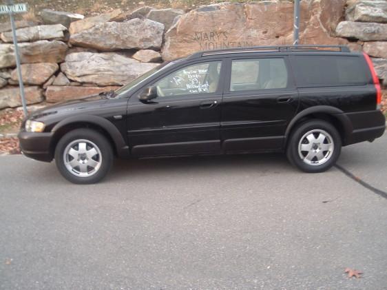 2002 Volvo V70 XC Base