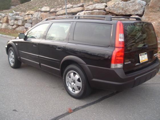 2002 Volvo V70 XC Base