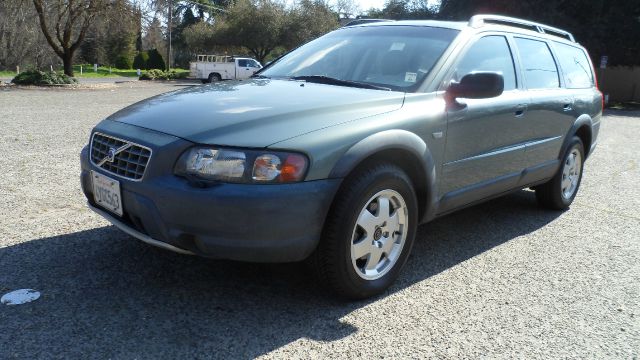 2002 Volvo V70 XC EX - DUAL Power Doors