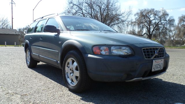 2002 Volvo V70 XC EX - DUAL Power Doors