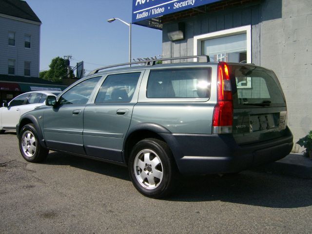 2002 Volvo V70 XC EX - DUAL Power Doors