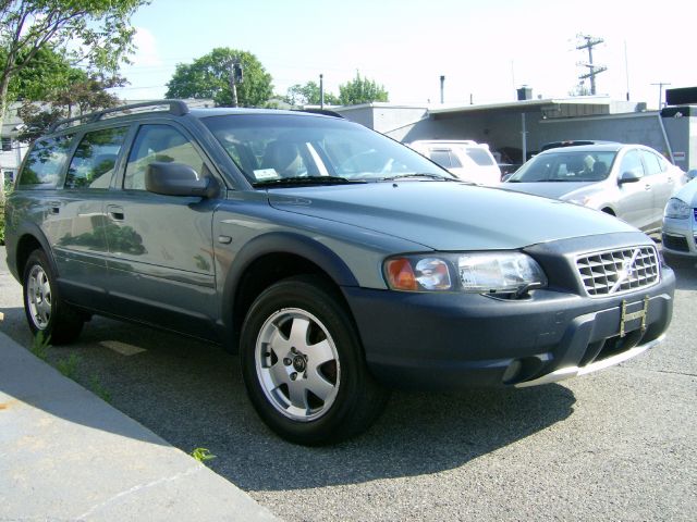 2002 Volvo V70 XC EX - DUAL Power Doors