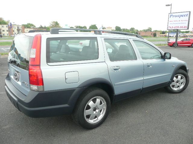 2002 Volvo V70 XC EX - DUAL Power Doors