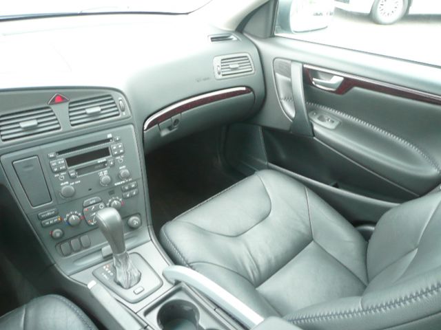 2002 Volvo V70 XC EX - DUAL Power Doors