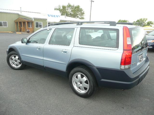 2002 Volvo V70 XC EX - DUAL Power Doors