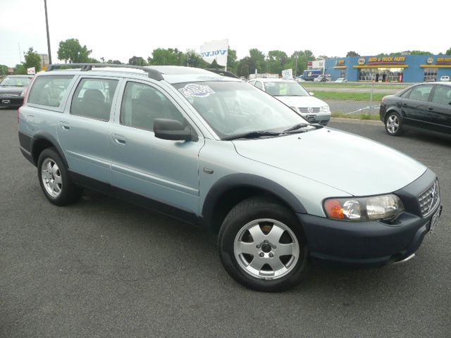 2002 Volvo V70 XC EX - DUAL Power Doors