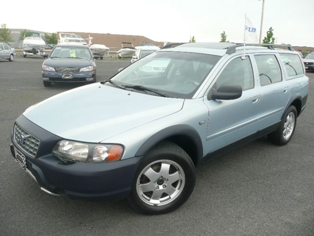 2002 Volvo V70 XC EX - DUAL Power Doors