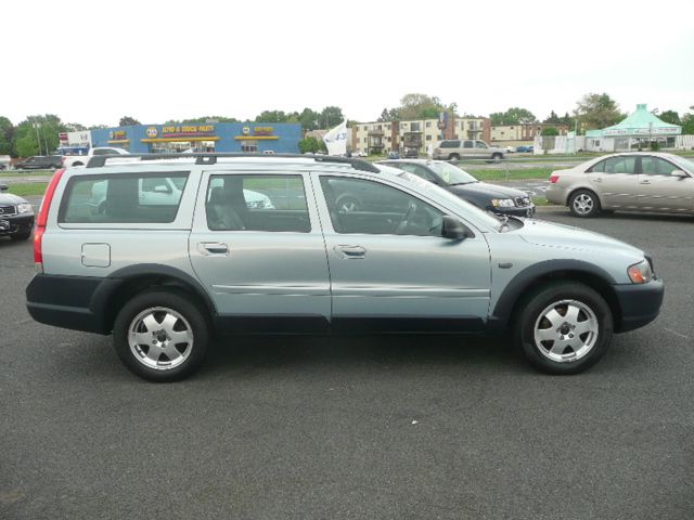 2002 Volvo V70 XC EX - DUAL Power Doors