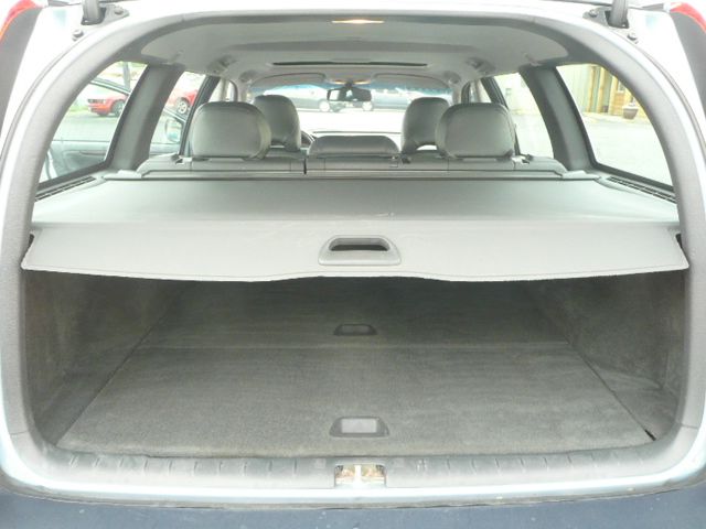 2002 Volvo V70 XC EX - DUAL Power Doors