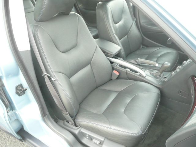 2002 Volvo V70 XC EX - DUAL Power Doors