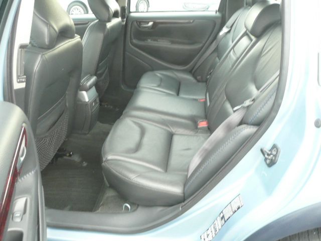 2002 Volvo V70 XC EX - DUAL Power Doors