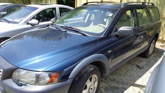 2002 Volvo V70 XC EX - DUAL Power Doors