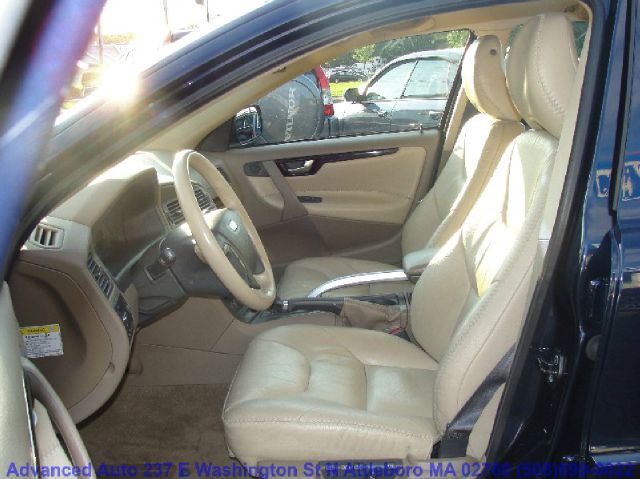 2002 Volvo V70 XC EX - DUAL Power Doors