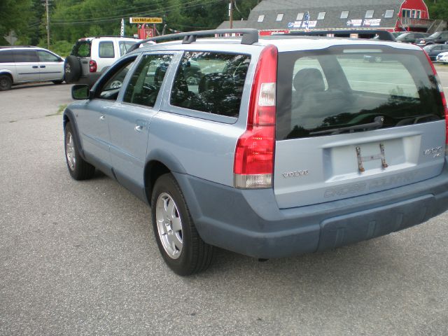 2002 Volvo V70 XC EX - DUAL Power Doors