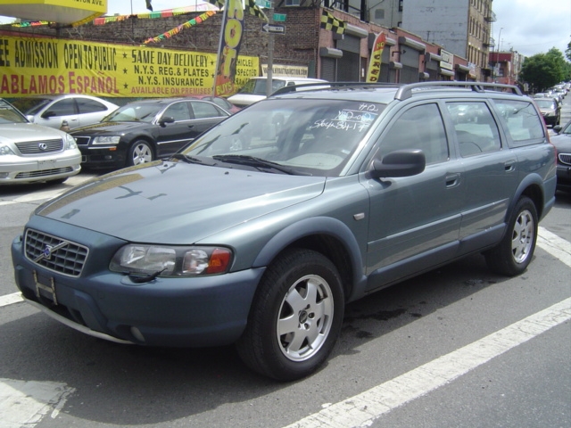 2002 Volvo V70 XC Base