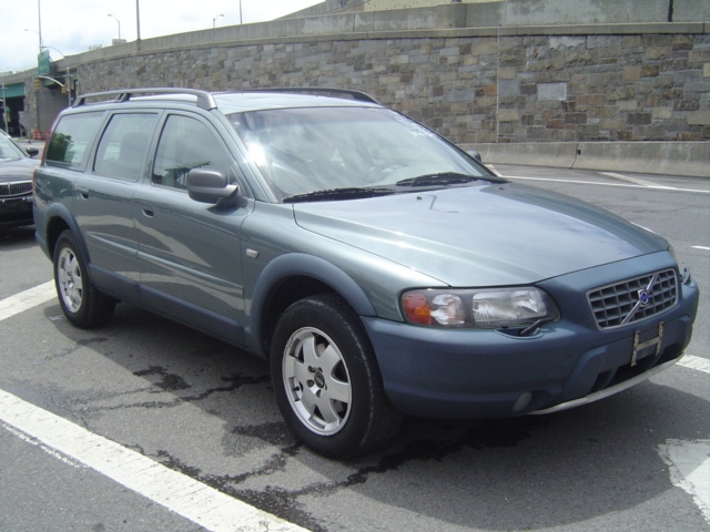 2002 Volvo V70 XC Base