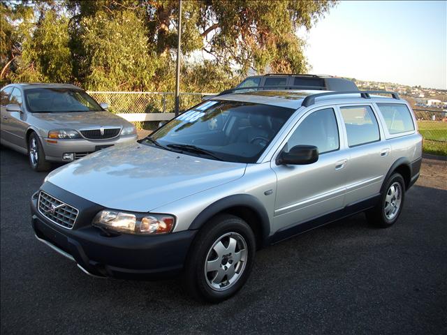 2002 Volvo V70 XC Base