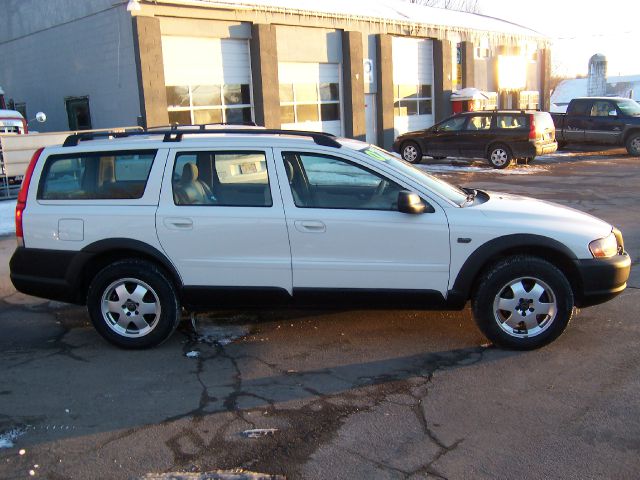 2002 Volvo V70 XC EX - DUAL Power Doors