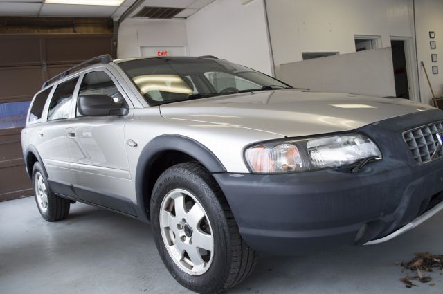 2002 Volvo V70 XC EX - DUAL Power Doors