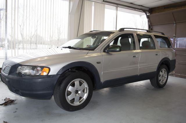 2002 Volvo V70 XC EX - DUAL Power Doors