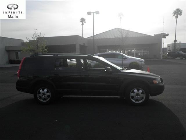 2002 Volvo V70 XC Base