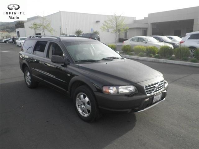 2002 Volvo V70 XC Base