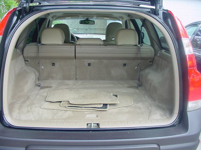 2002 Volvo V70 XC EX - DUAL Power Doors