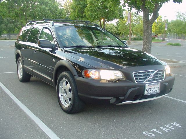 2002 Volvo V70 XC EX - DUAL Power Doors