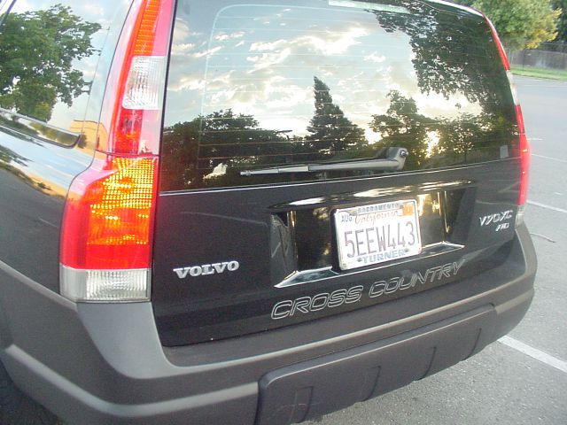 2002 Volvo V70 XC EX - DUAL Power Doors