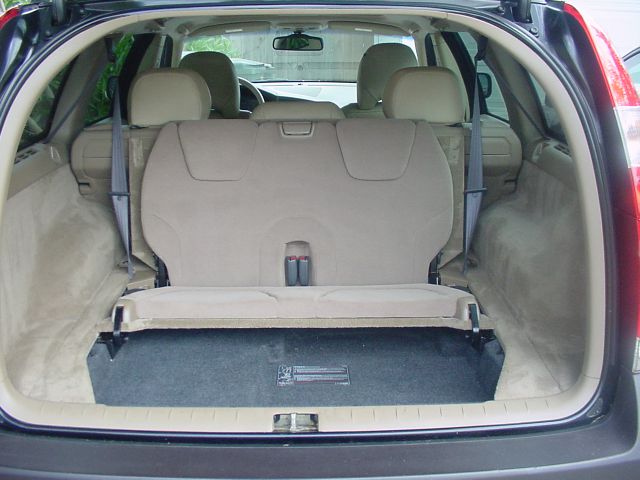 2002 Volvo V70 XC EX - DUAL Power Doors