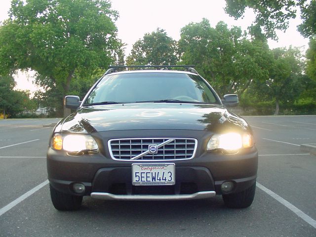 2002 Volvo V70 XC EX - DUAL Power Doors