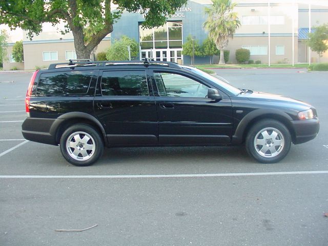 2002 Volvo V70 XC EX - DUAL Power Doors