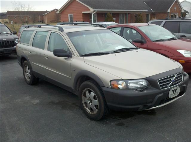 2002 Volvo V70 XC Base