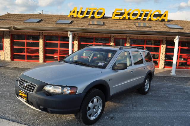 2002 Volvo V70 XC Base