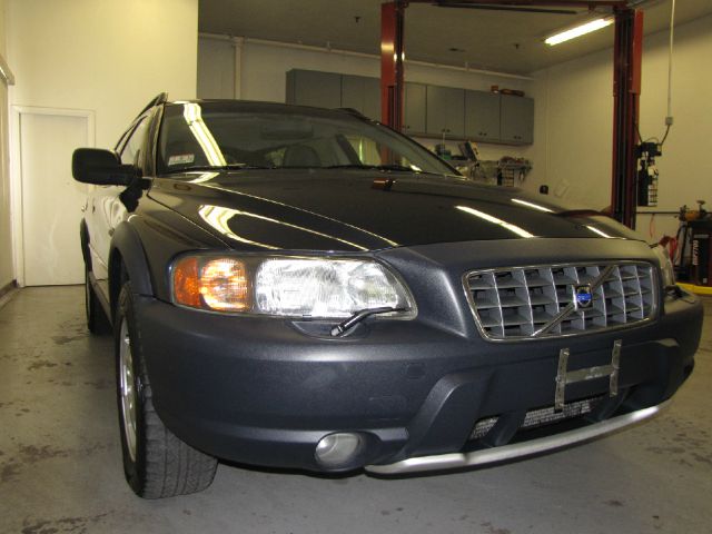 2002 Volvo V70 XC EX - DUAL Power Doors