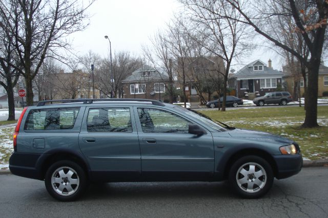 2002 Volvo V70 XC EX - DUAL Power Doors