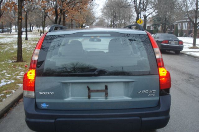 2002 Volvo V70 XC EX - DUAL Power Doors