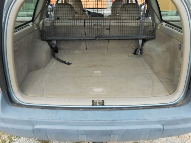 2002 Volvo V70 XC EX - DUAL Power Doors