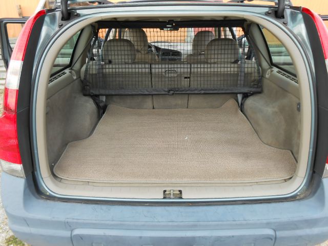 2002 Volvo V70 XC EX - DUAL Power Doors