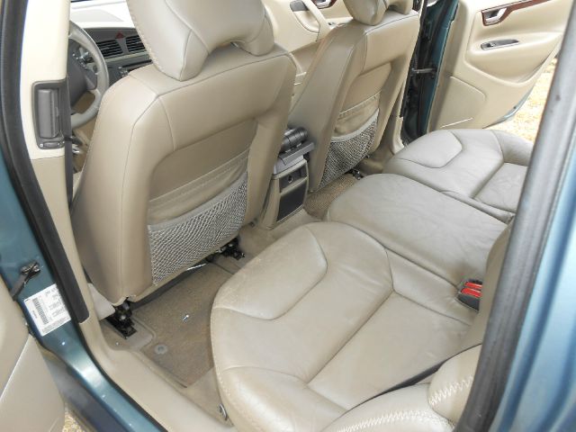 2002 Volvo V70 XC EX - DUAL Power Doors