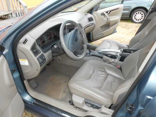 2002 Volvo V70 XC EX - DUAL Power Doors