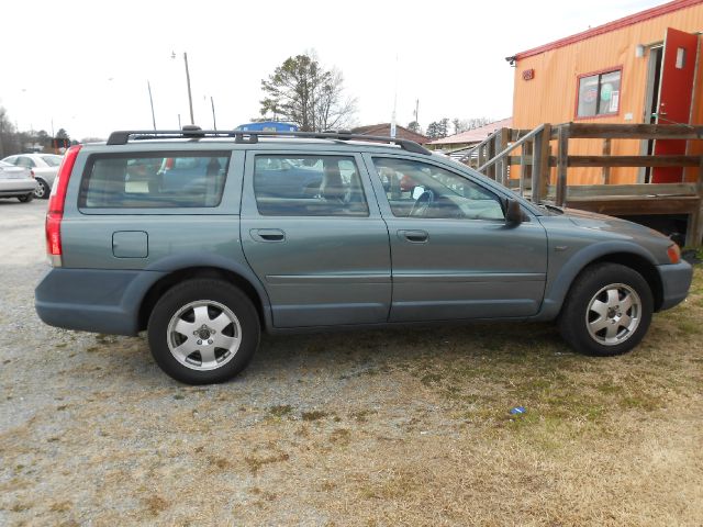 2002 Volvo V70 XC EX - DUAL Power Doors