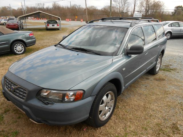 2002 Volvo V70 XC EX - DUAL Power Doors