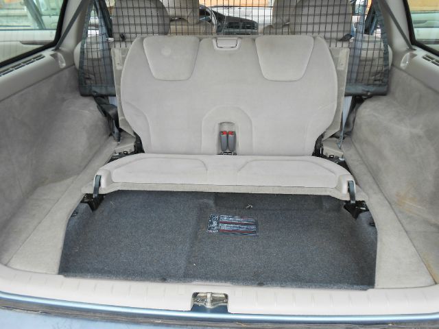 2002 Volvo V70 XC EX - DUAL Power Doors