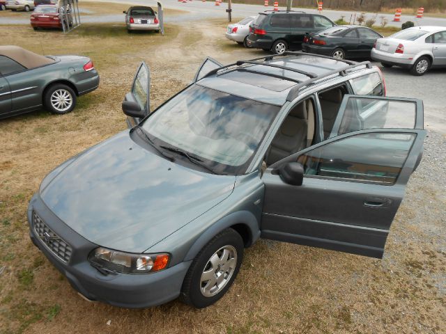 2002 Volvo V70 XC EX - DUAL Power Doors