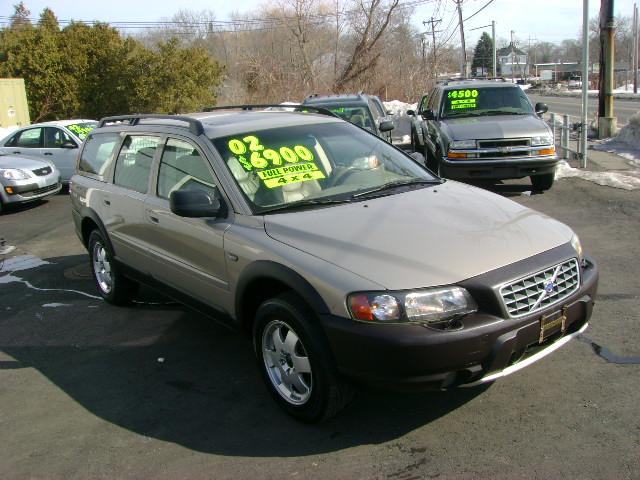 2002 Volvo V70 XC Base