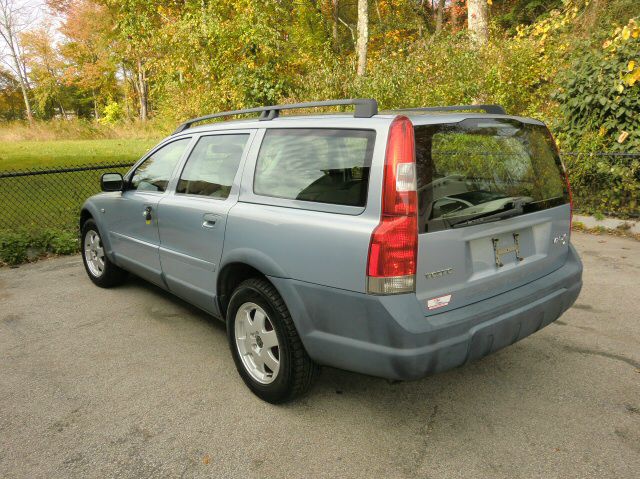 2002 Volvo V70 XC EX - DUAL Power Doors