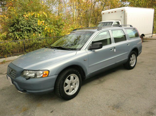 2002 Volvo V70 XC EX - DUAL Power Doors