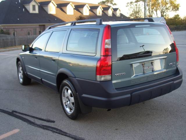 2002 Volvo V70 XC LE 4D Passenger Van