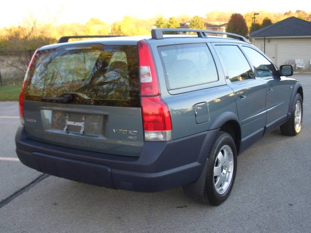 2002 Volvo V70 XC LE 4D Passenger Van